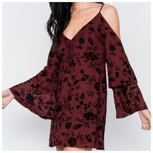 🆕Wine cold shoulder bell sleeve dress